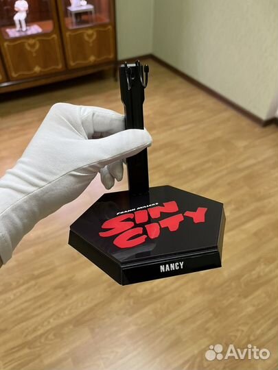 Город Грехов не Hot Toys Подставка 1/6 Фигурка