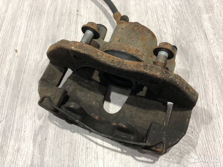 Суппорт тормозной передний левый Ford Focus 2 qqdb