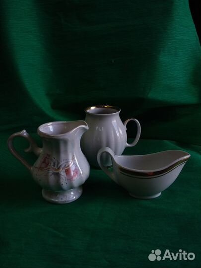 Одним лотом вместе 3 молочника