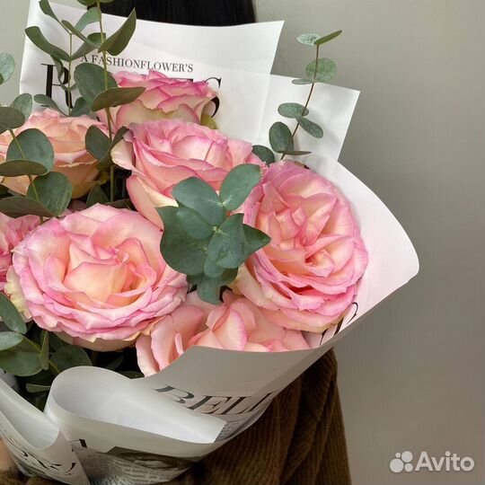 Букет розы и эвкалипт