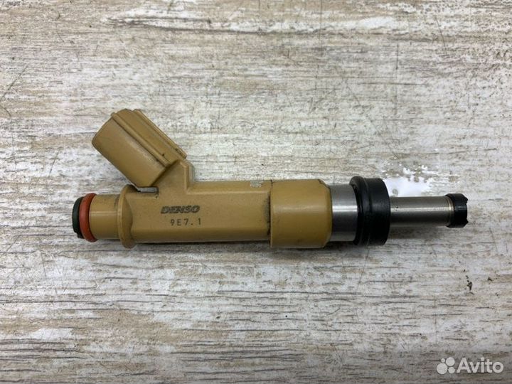 Форсунка топливная Toyota Avensis универсал