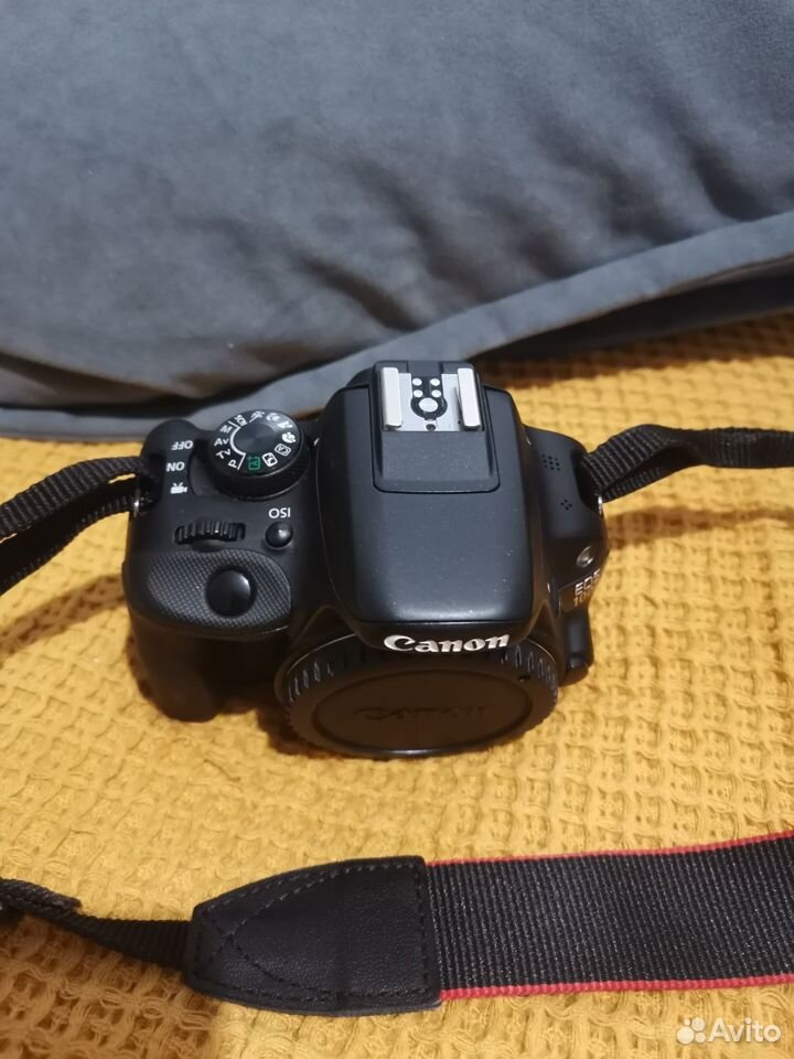 Зеркальный фотоаппарат Canon EOS 100D