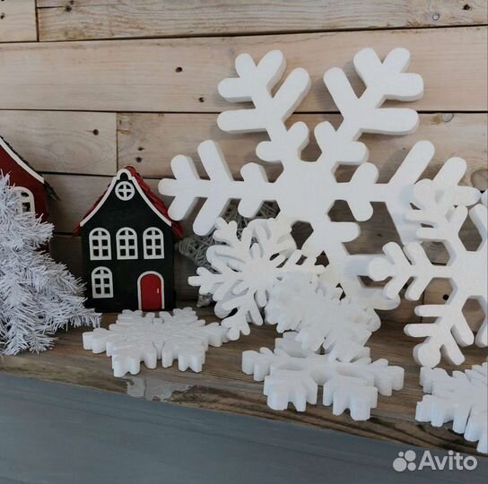 Снежинки из пенопласта
