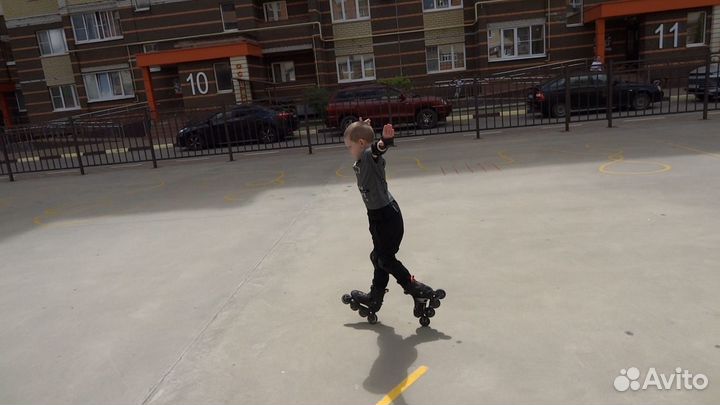 Тренер по обучению катанию на роликовых коньках