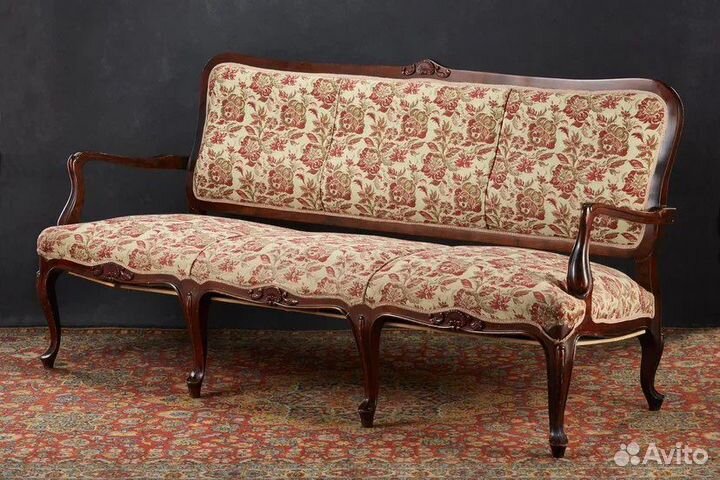 Старинный антикварный диван
