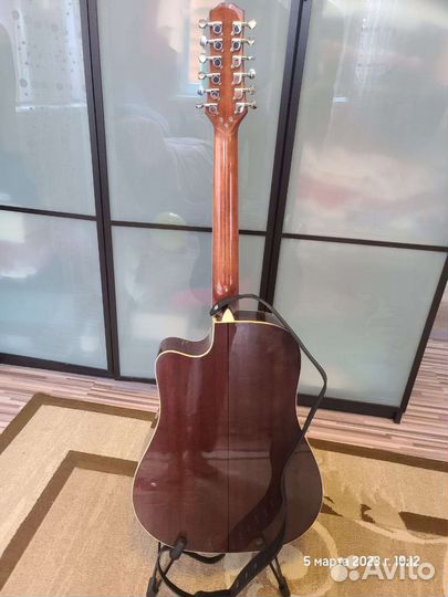 Акустическая гитара