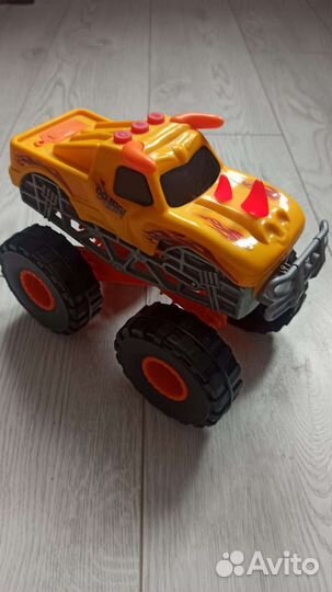 Hot wheels машина