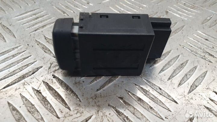 Кнопка парктроника Mitsubishi Chariot Grandis 2.4