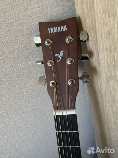 Акустическая гитара yamaha