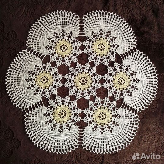 Салфетка вязаная 62 см (ручная работа)