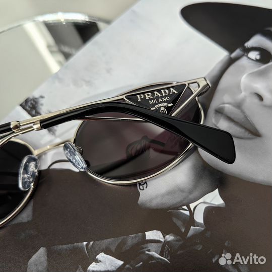 Солнцезащитные очки Prada