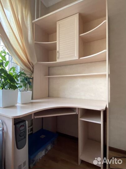 Стол компьютерный/письменный угловой с полкам