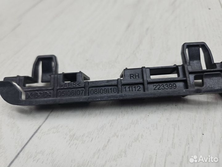 Кронштейн порога правый Bmw 5 F10 N52B25A 2011