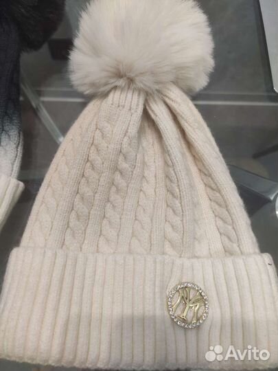 Шапка детская женская с меховым помпоном