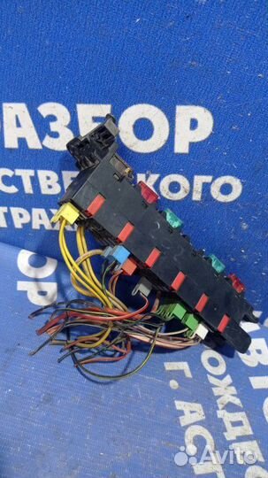 Блок предохранителей под капот Mercedes-Benz W202