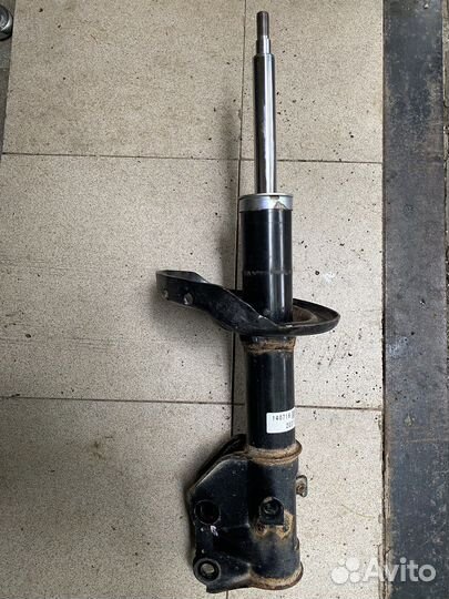 Амортизатор правый передний Субару форестер 14г