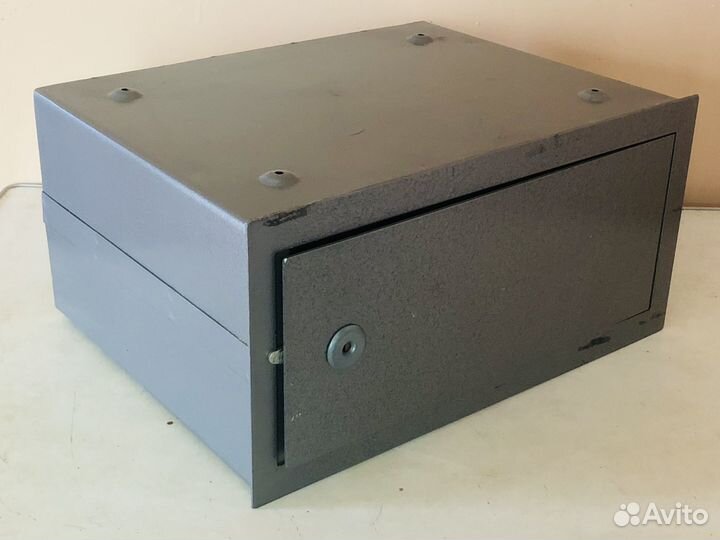 Советский металлический сейф для оружия. СССР