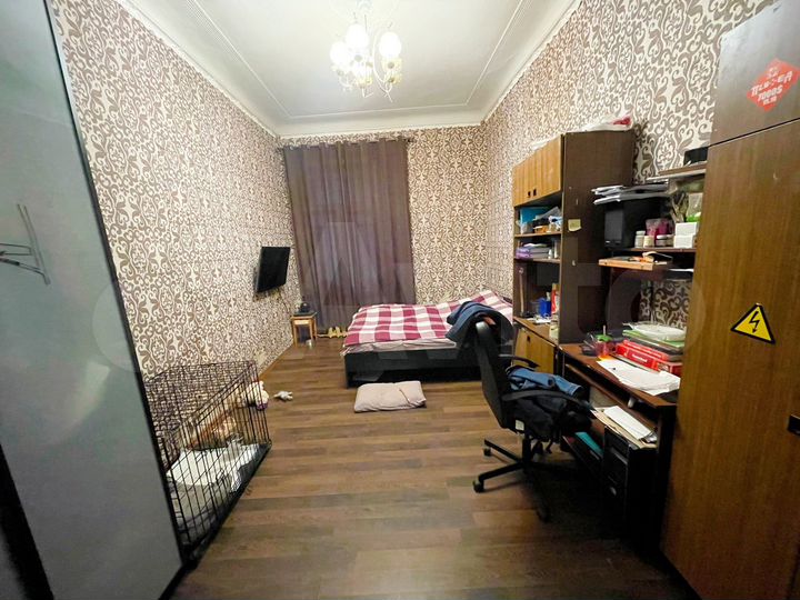 5-к. квартира, 90 м², 1/6 эт.