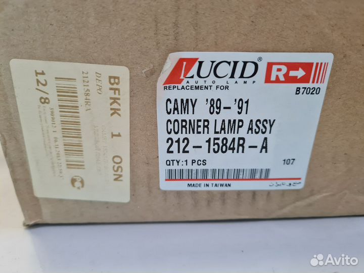 Указатель поворота правый Toyota Camry CV20