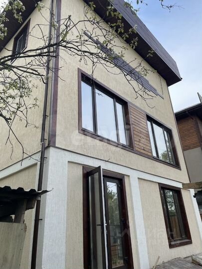 Дом 208 м² на участке 4,4 сот.