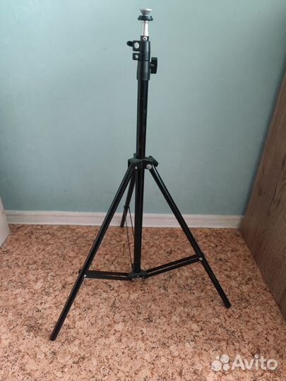 Штатив для кольцевой лампы