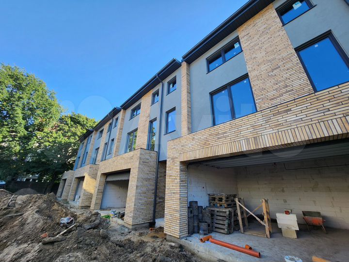 Таунхаус 240 м² на участке 2 сот.