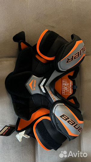 Хоккейный шлем, коньки, защита