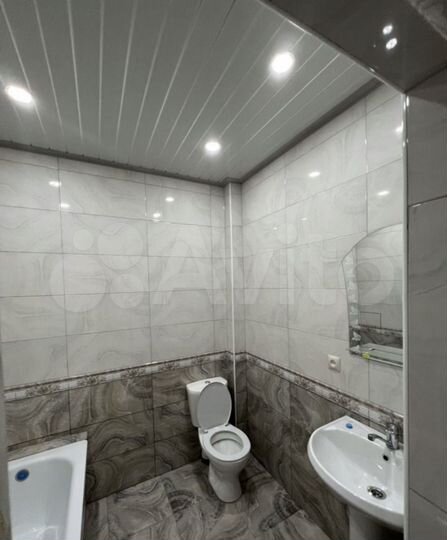 2-к. квартира, 60 м², 1/9 эт.