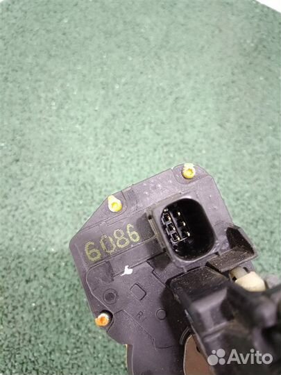 Замок двери задний правый Chevrolet Captiva C140