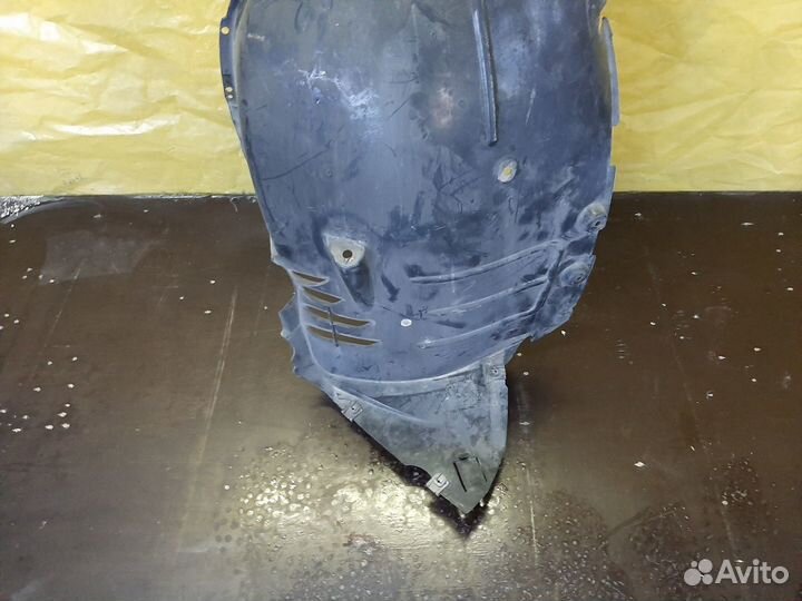 Подкрылок передний левый Mercedes W221