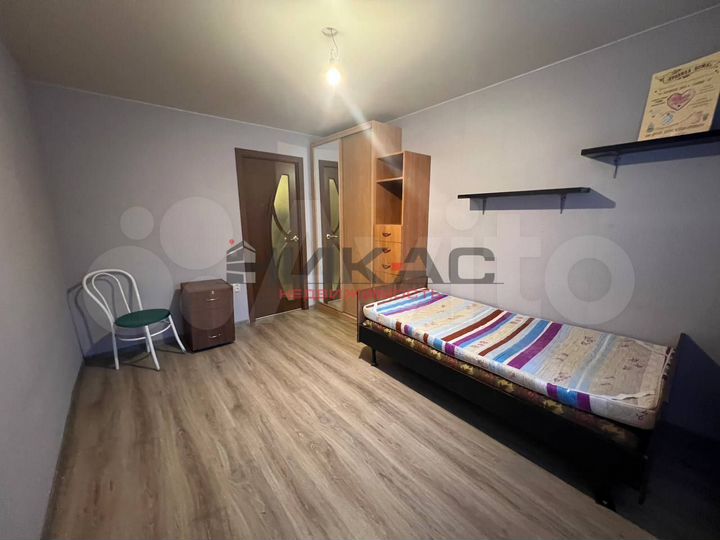 Комната 16 м² в 5-к., 2/5 эт.