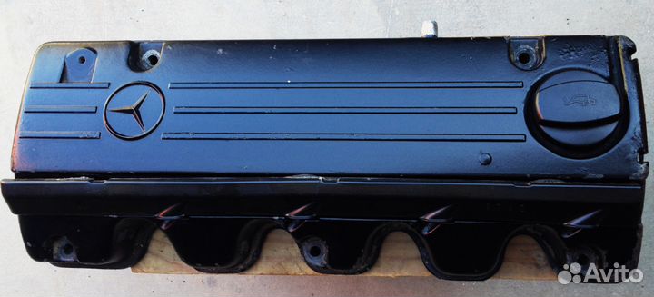 Клапанная крышка Мерседес 123