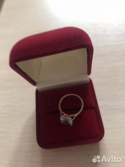 Золотое кольцо с топазом