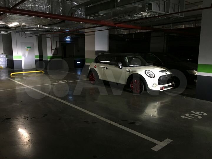 Машиноместо, > 30 м²