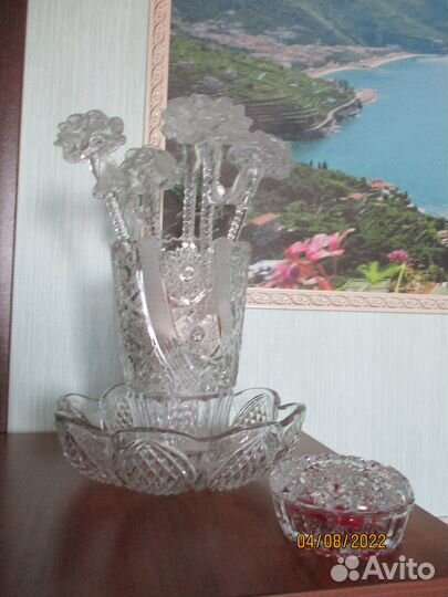 Роза хрустальная и фарфоровые тарелки из СССР