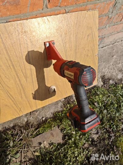 Держатель для шуруповерта настенный