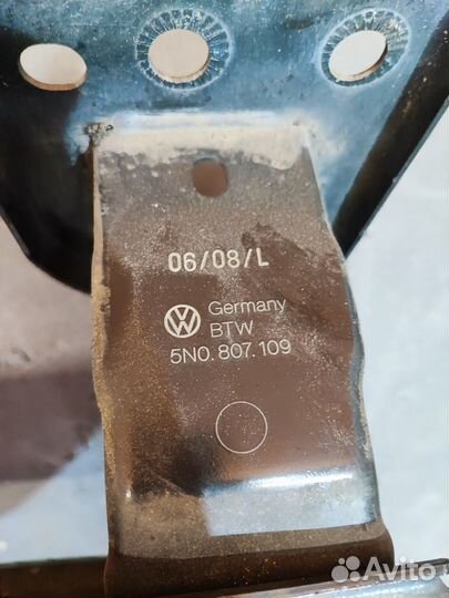 Усилитель переднего бампера Volkswagen Tiguan 5N1