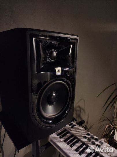 JBL 305pmkii - активный студийный монитор