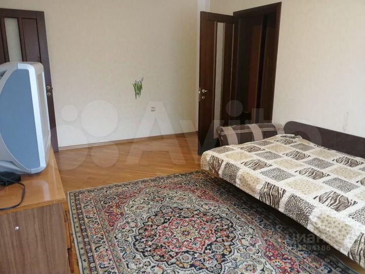 3-к. квартира, 90 м², 2/10 эт.