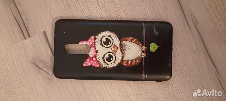 Чехол на телефон