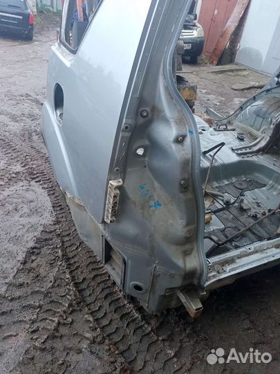 Задняя часть Mitsubishi Outlander XL, Peugeot 4007