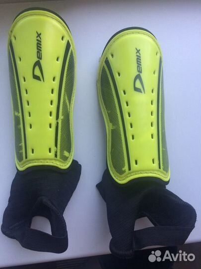 Футбольные щитки