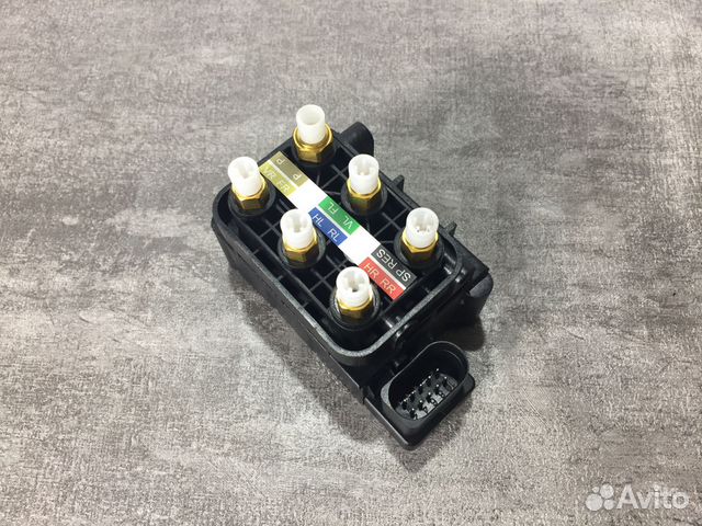 Блок клапанов пневмоподвески Mercedes ML-W164