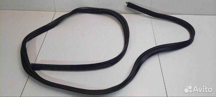 Уплотнительная резинка крышки багажника Ford Focus