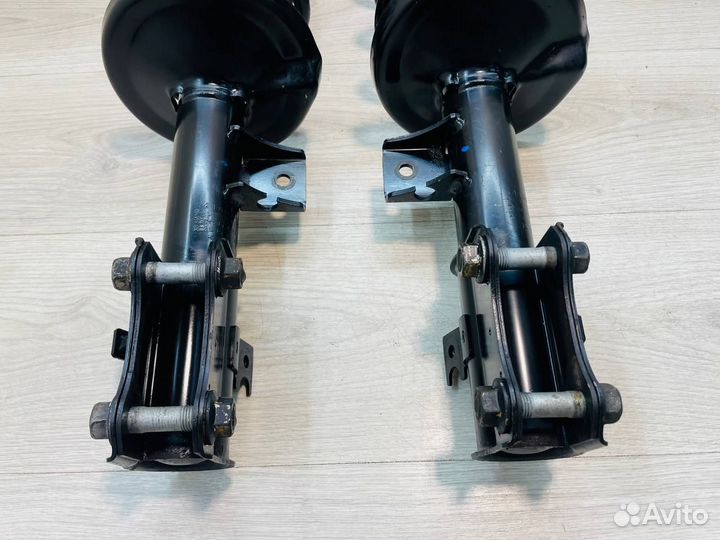Стойки передние Suzuki Grand Vitara 2