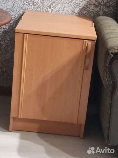 Тумбочка