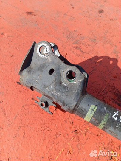 Стойка передняя правая Toyota Sienta NCP81 1NZ-FE