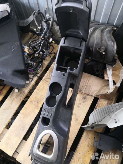 Подлокотник Nissan Qashqai J10