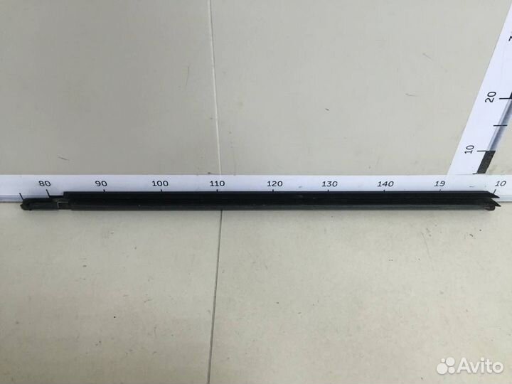 Уплотнитель стекла двери Volkswagen Tiguan 2017