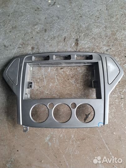 Рамка магнитолы Ford Mondeo